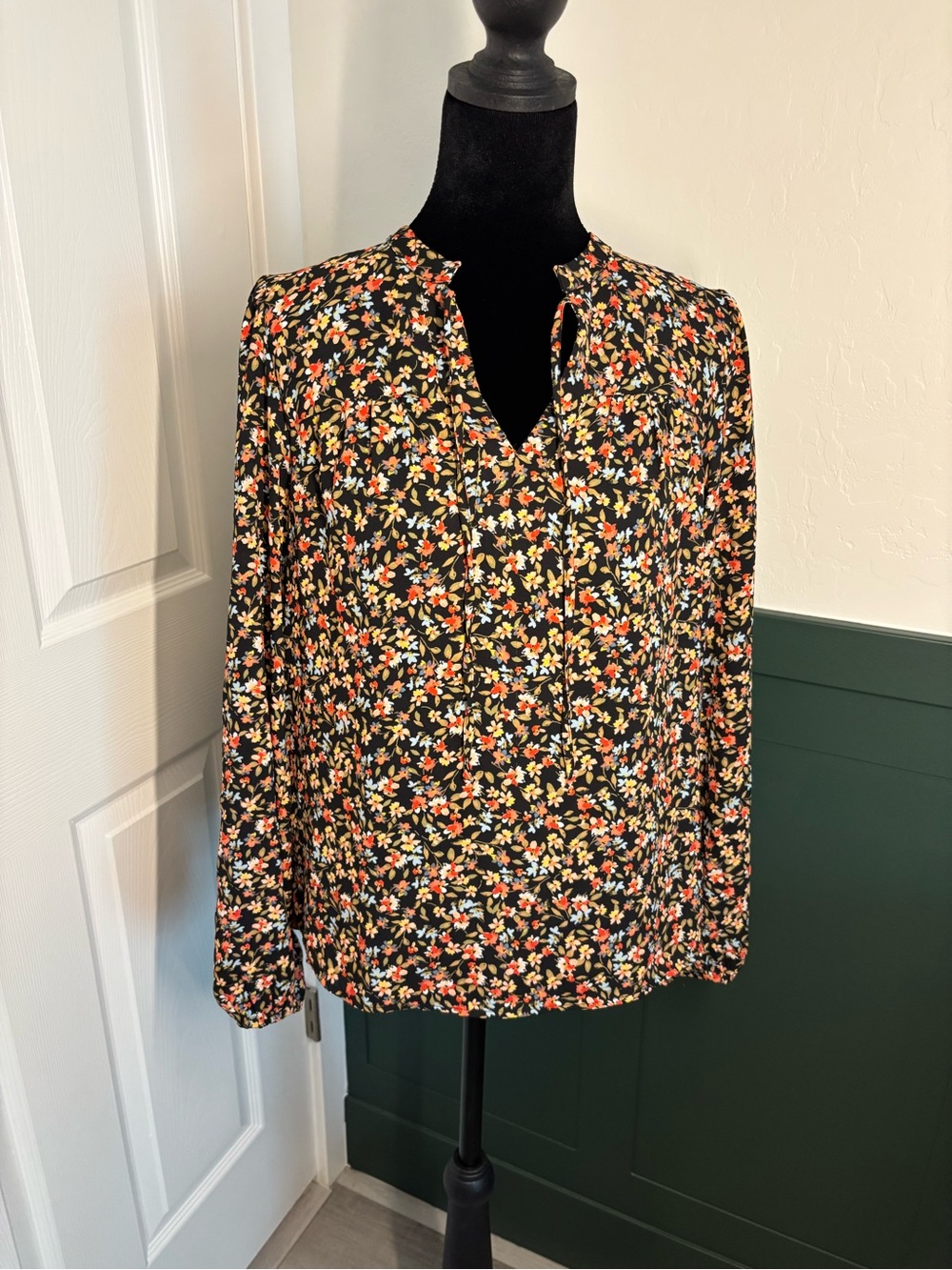 LOFT Floral Long Sleeve Split Neck Peasant Blouse Black XS Lightweight